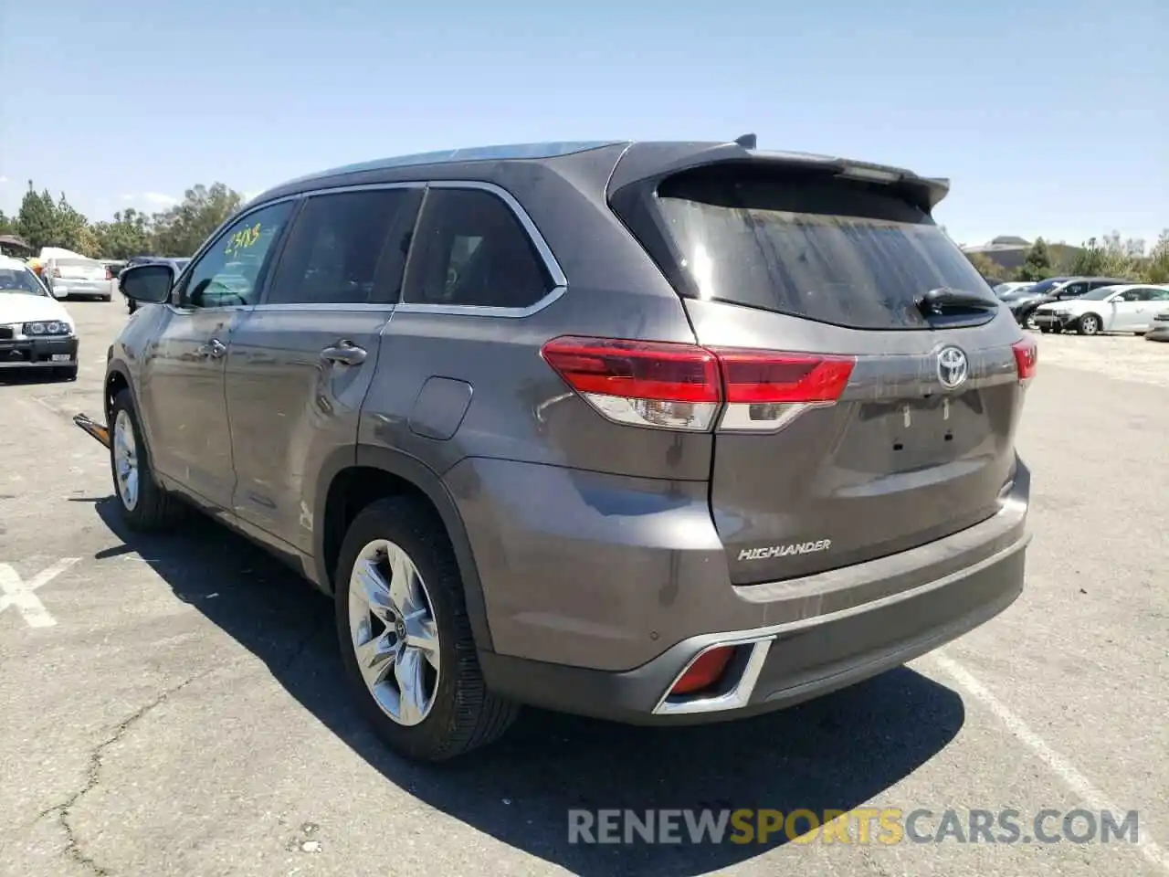 3 Photograph of a damaged car 5TDYZRFH4KS331643 TOYOTA HIGHLANDER 2019