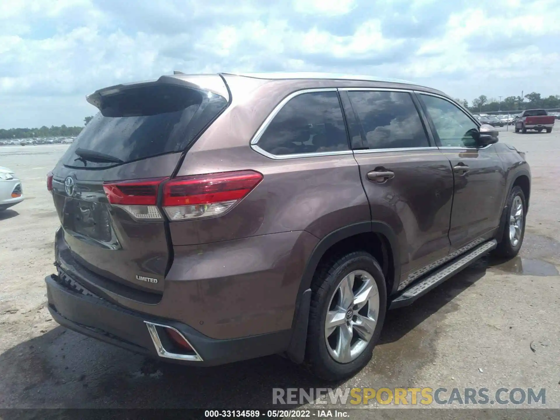 4 Photograph of a damaged car 5TDYZRFH4KS350743 TOYOTA HIGHLANDER 2019