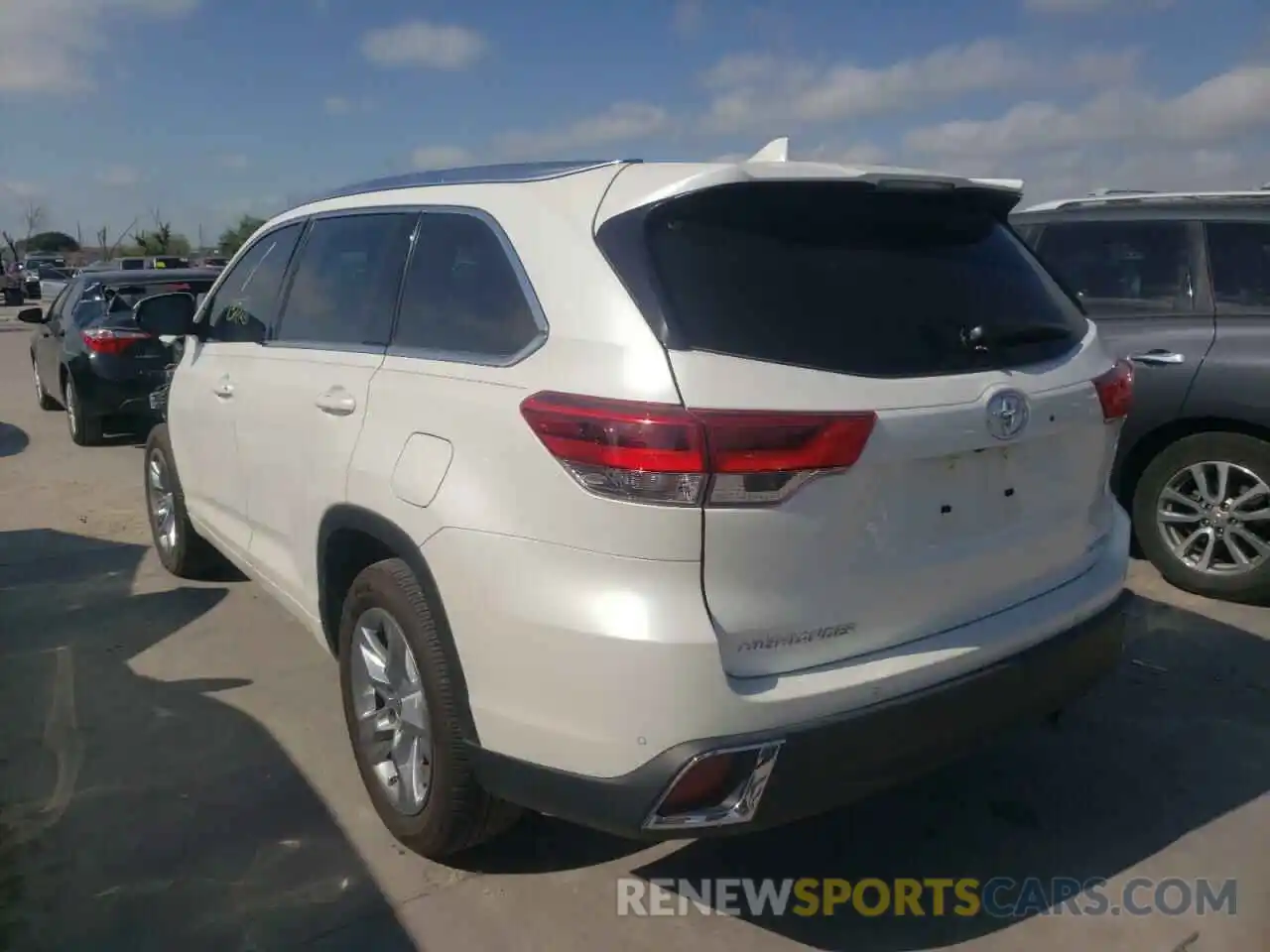 3 Photograph of a damaged car 5TDYZRFH4KS369809 TOYOTA HIGHLANDER 2019