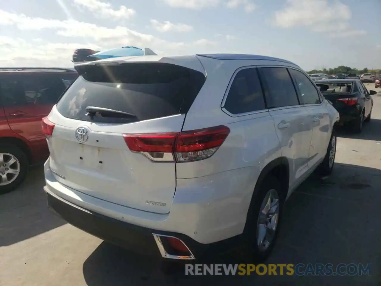 4 Photograph of a damaged car 5TDYZRFH4KS369809 TOYOTA HIGHLANDER 2019