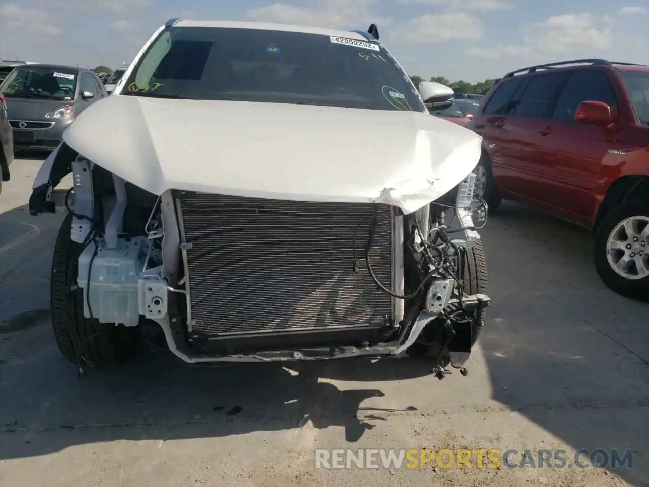 9 Photograph of a damaged car 5TDYZRFH4KS369809 TOYOTA HIGHLANDER 2019