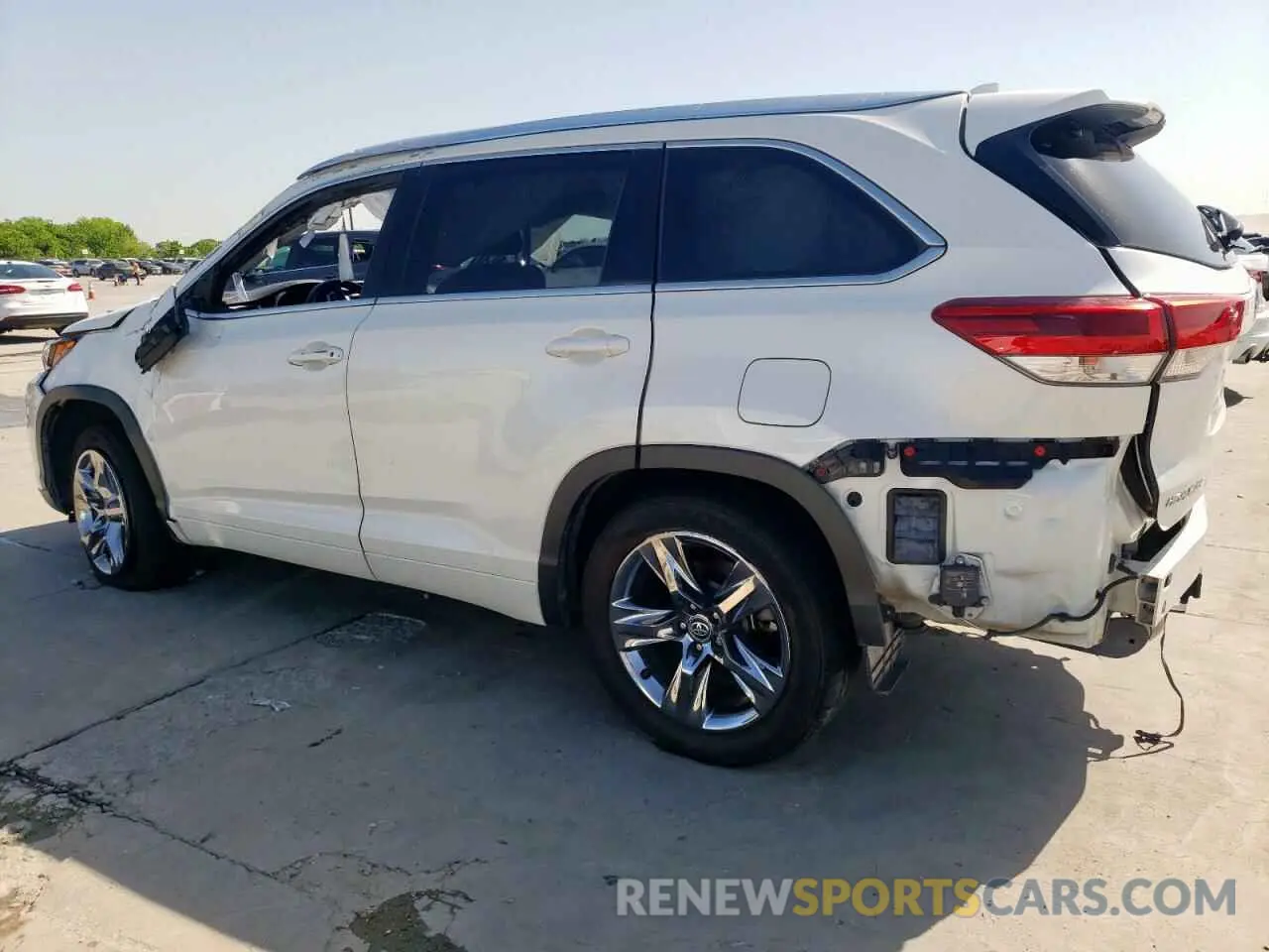 2 Photograph of a damaged car 5TDYZRFH5KS302975 TOYOTA HIGHLANDER 2019