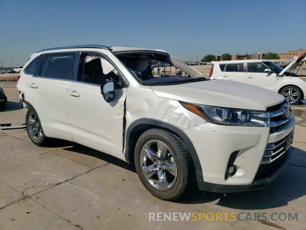 4 Photograph of a damaged car 5TDYZRFH5KS302975 TOYOTA HIGHLANDER 2019