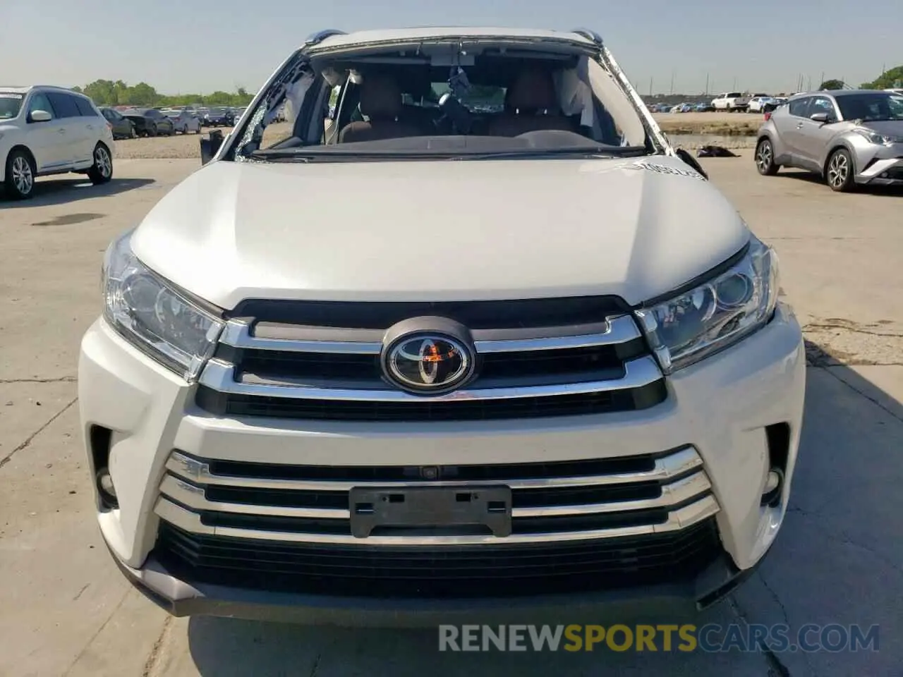 5 Photograph of a damaged car 5TDYZRFH5KS302975 TOYOTA HIGHLANDER 2019