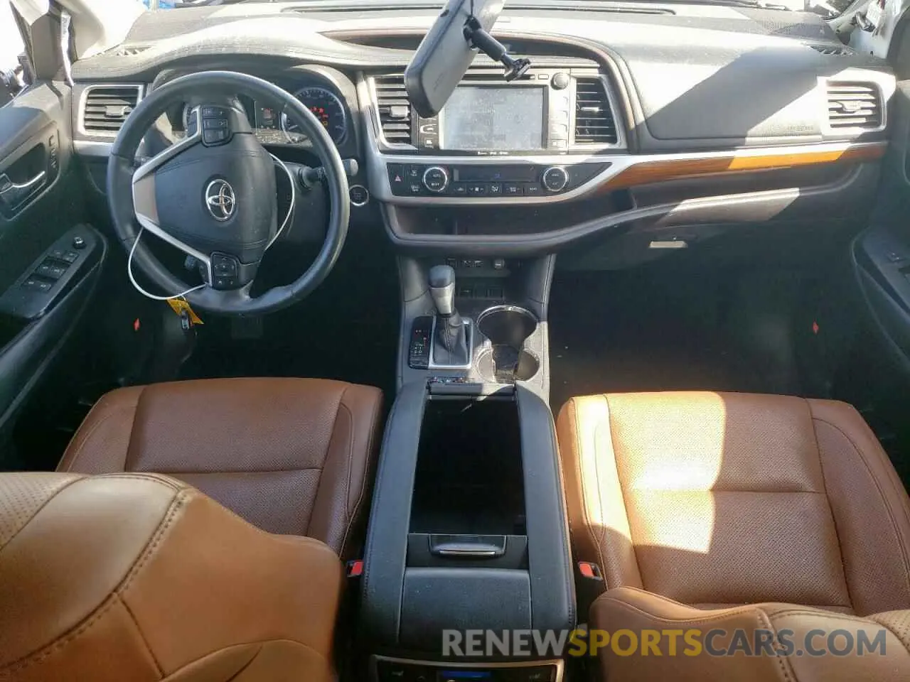8 Photograph of a damaged car 5TDYZRFH5KS302975 TOYOTA HIGHLANDER 2019