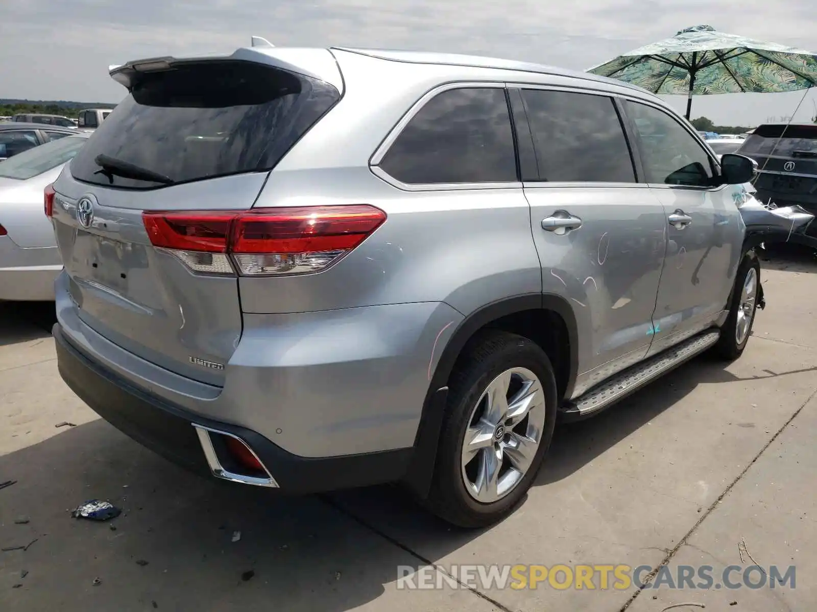 4 Photograph of a damaged car 5TDYZRFH5KS307691 TOYOTA HIGHLANDER 2019