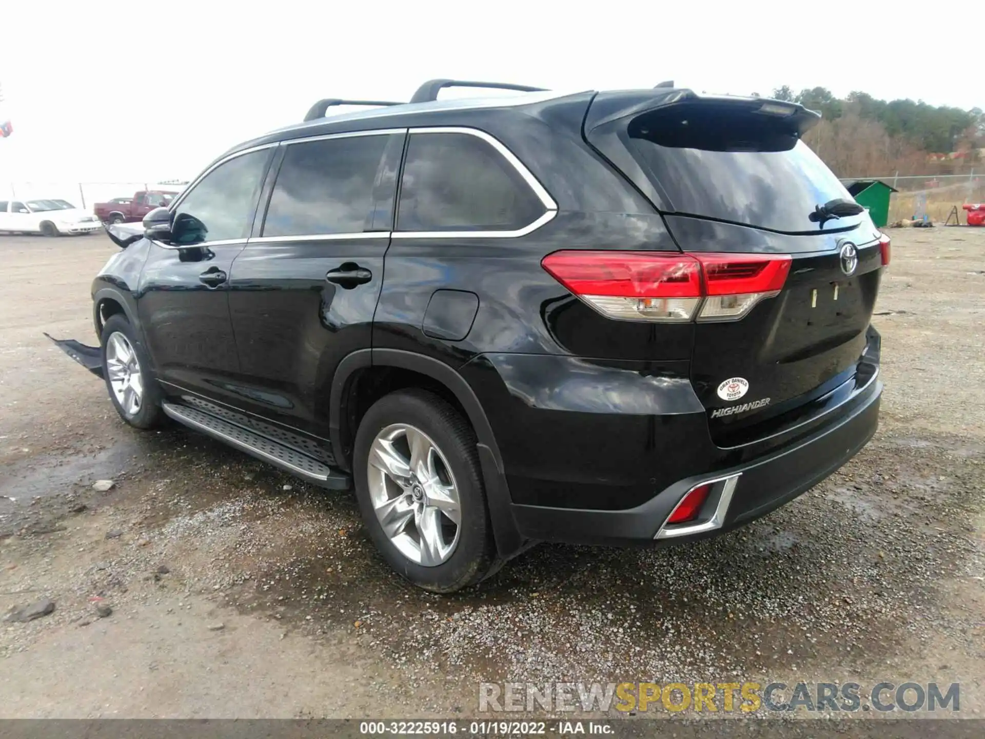 3 Photograph of a damaged car 5TDYZRFH5KS325060 TOYOTA HIGHLANDER 2019