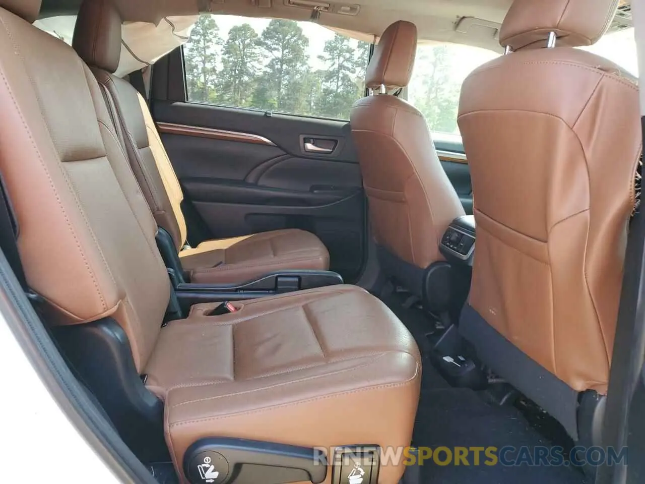 10 Photograph of a damaged car 5TDYZRFH5KS332655 TOYOTA HIGHLANDER 2019