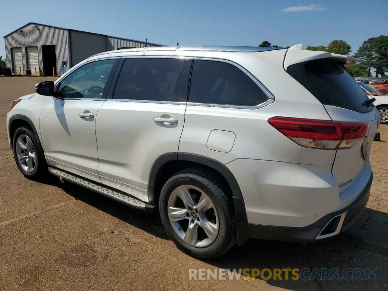 2 Photograph of a damaged car 5TDYZRFH5KS332655 TOYOTA HIGHLANDER 2019