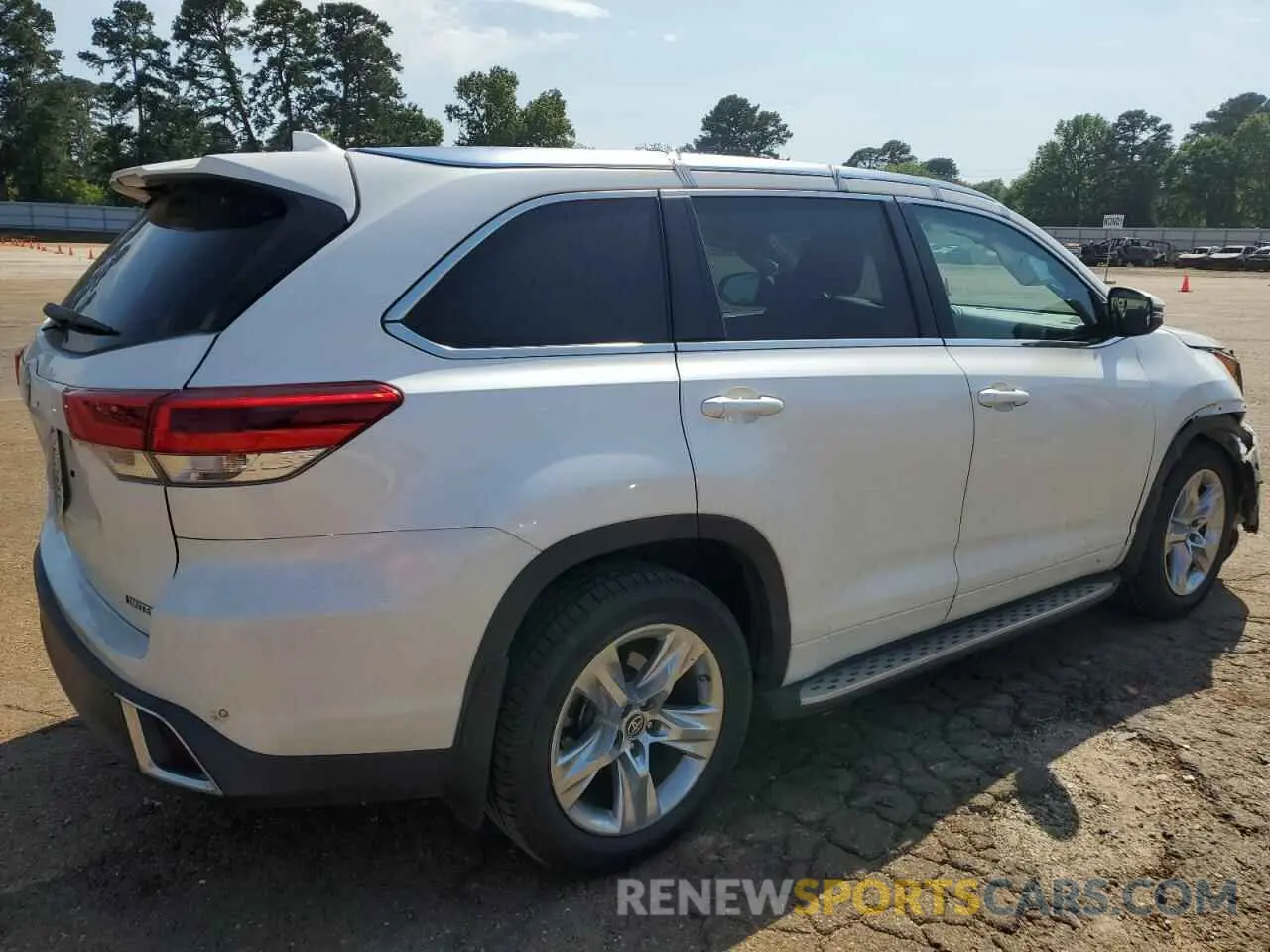 3 Photograph of a damaged car 5TDYZRFH5KS332655 TOYOTA HIGHLANDER 2019