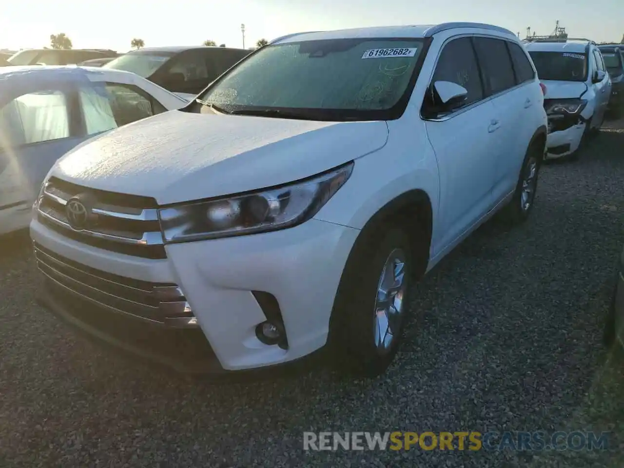 2 Photograph of a damaged car 5TDYZRFH5KS346605 TOYOTA HIGHLANDER 2019