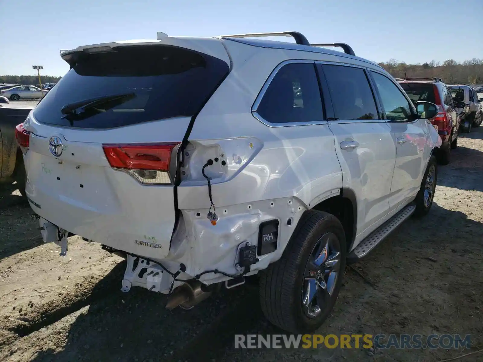 4 Photograph of a damaged car 5TDYZRFH5KS354980 TOYOTA HIGHLANDER 2019