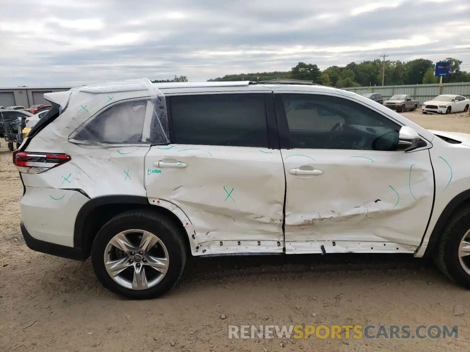 9 Photograph of a damaged car 5TDYZRFH6KS290383 TOYOTA HIGHLANDER 2019