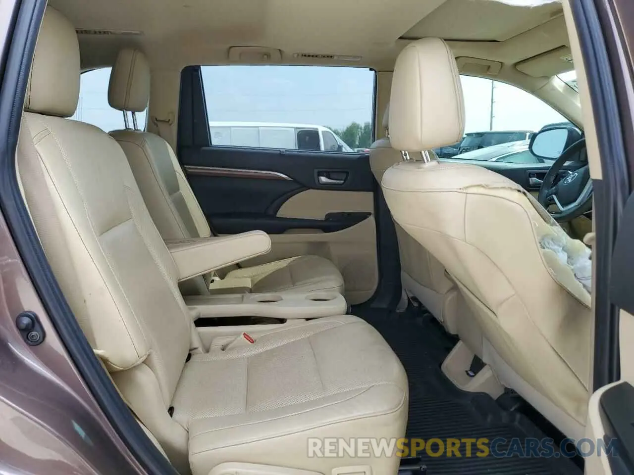 11 Photograph of a damaged car 5TDYZRFH6KS298306 TOYOTA HIGHLANDER 2019