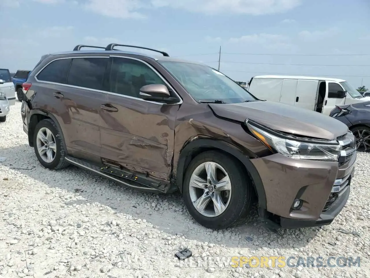 4 Photograph of a damaged car 5TDYZRFH6KS298306 TOYOTA HIGHLANDER 2019