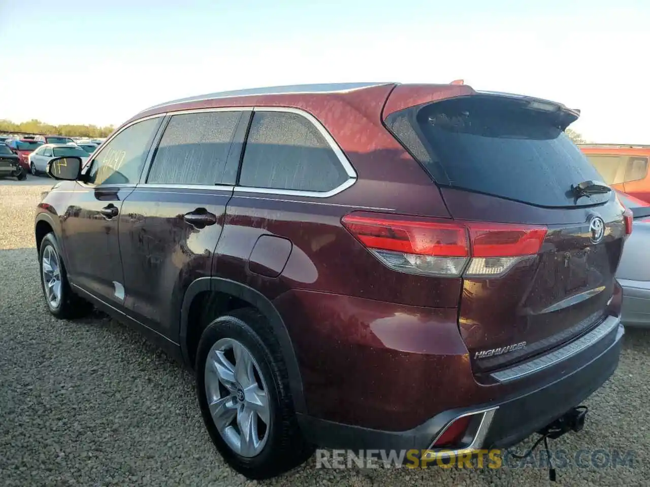 3 Photograph of a damaged car 5TDYZRFH6KS319896 TOYOTA HIGHLANDER 2019