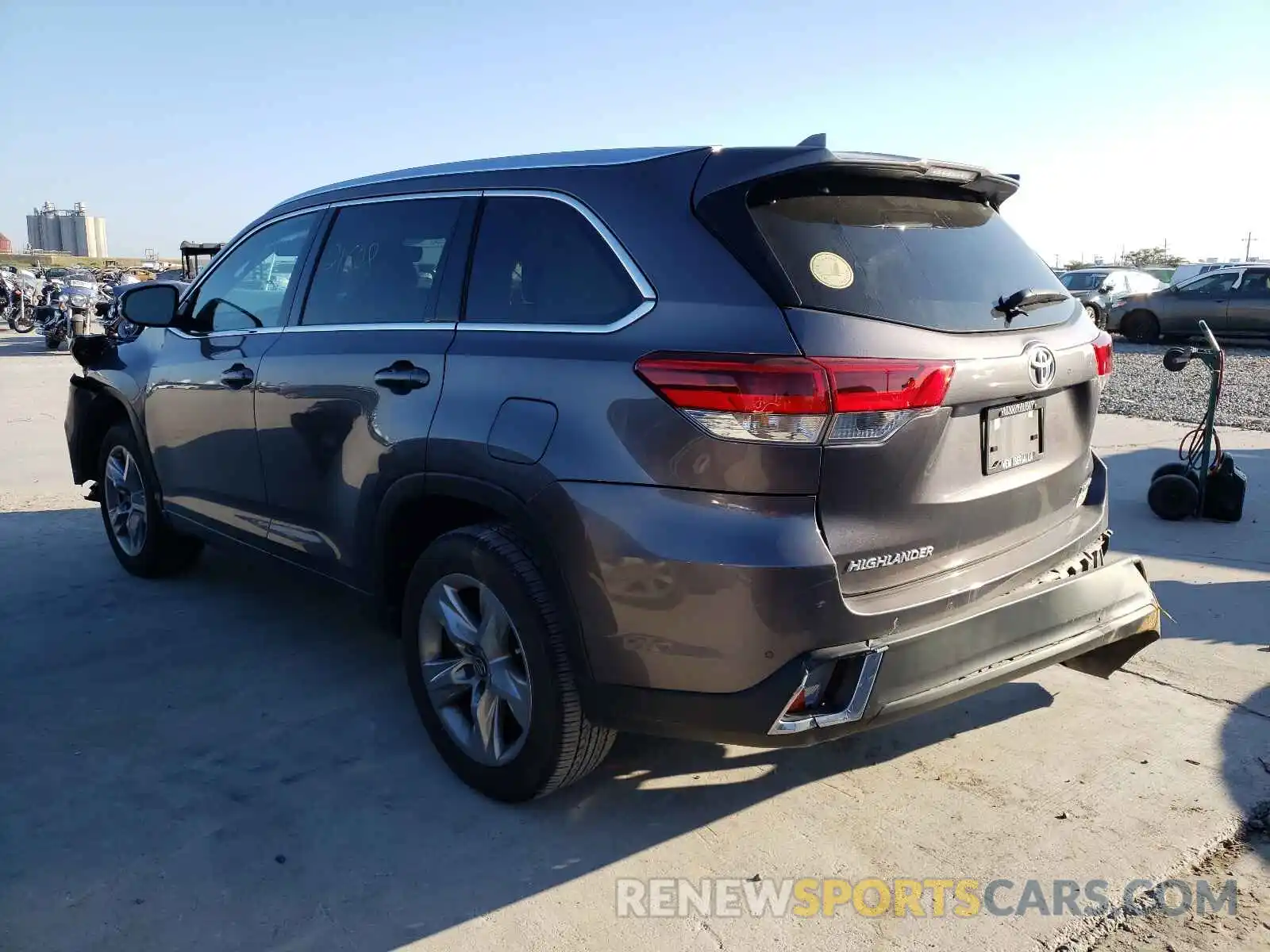 3 Photograph of a damaged car 5TDYZRFH7KS309829 TOYOTA HIGHLANDER 2019