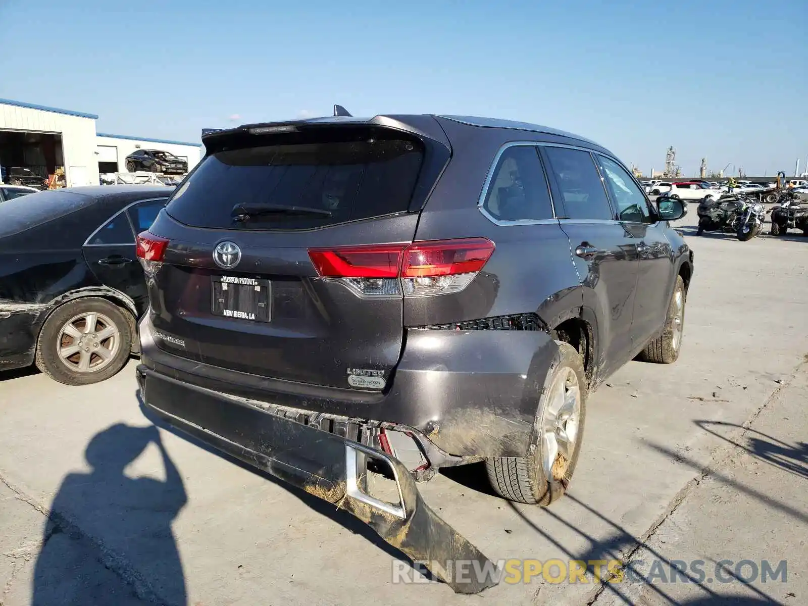 4 Photograph of a damaged car 5TDYZRFH7KS309829 TOYOTA HIGHLANDER 2019