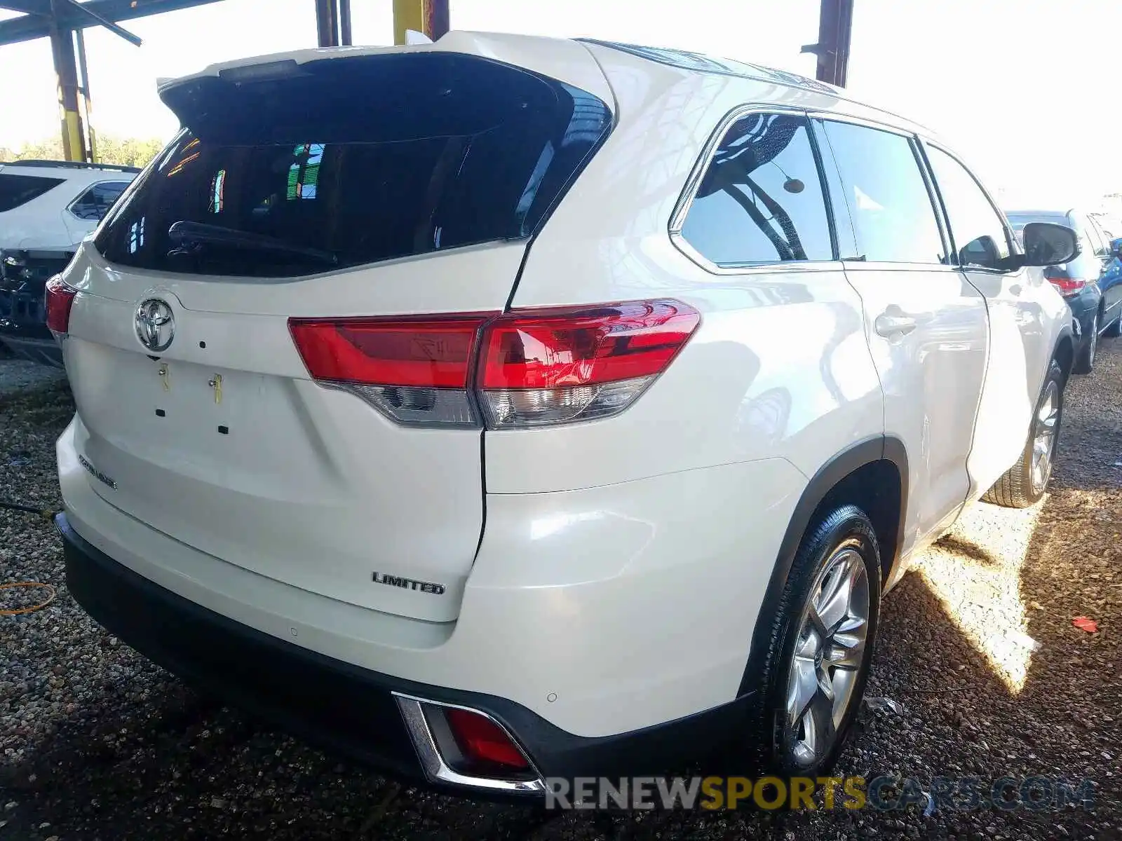 4 Photograph of a damaged car 5TDYZRFH7KS315503 TOYOTA HIGHLANDER 2019