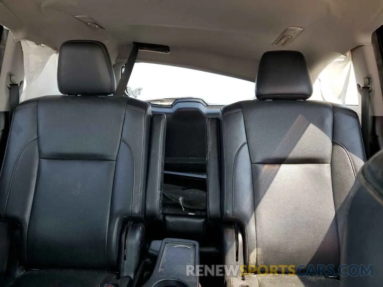 10 Photograph of a damaged car 5TDYZRFH7KS327358 TOYOTA HIGHLANDER 2019
