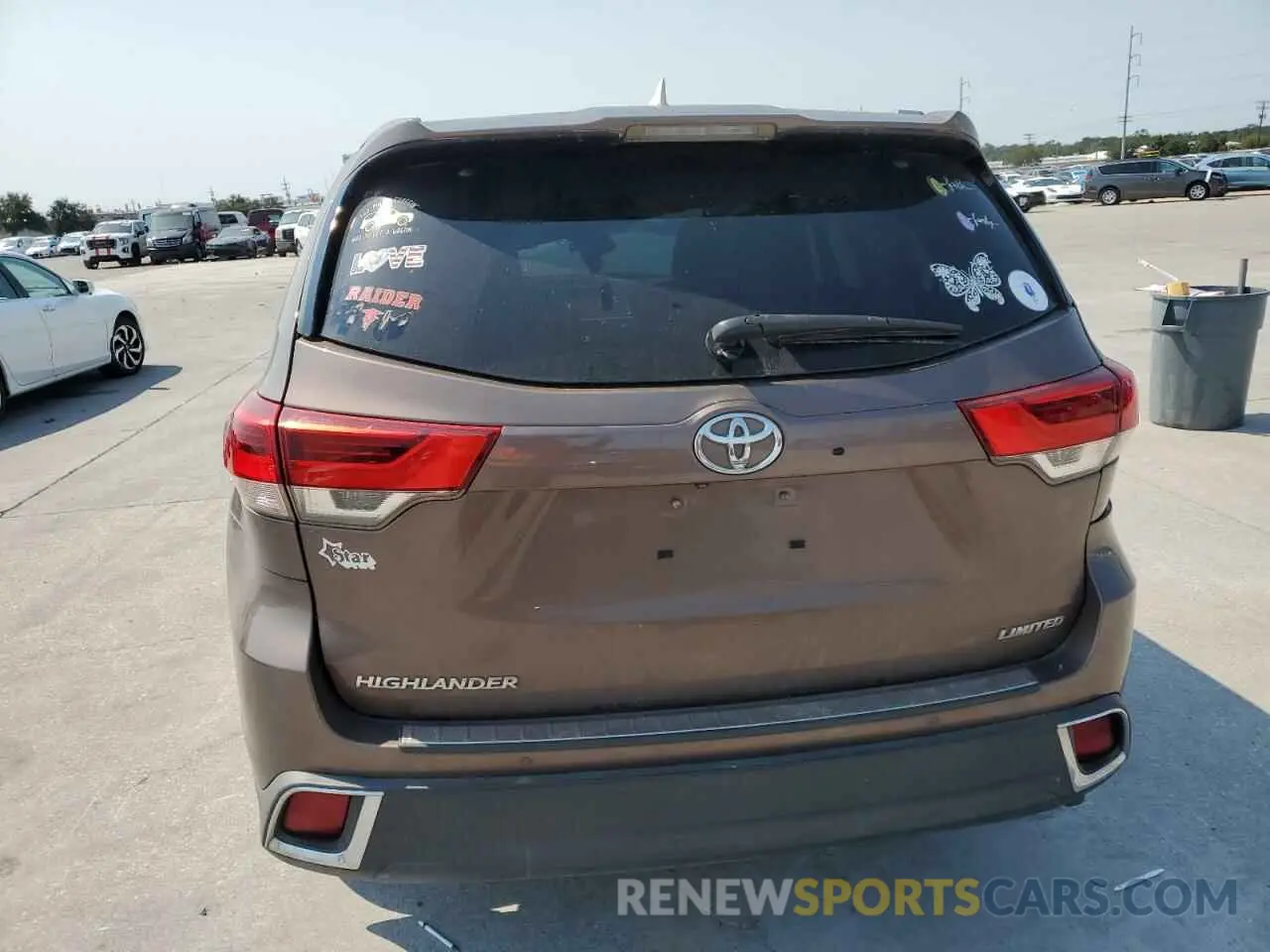 6 Photograph of a damaged car 5TDYZRFH7KS327358 TOYOTA HIGHLANDER 2019
