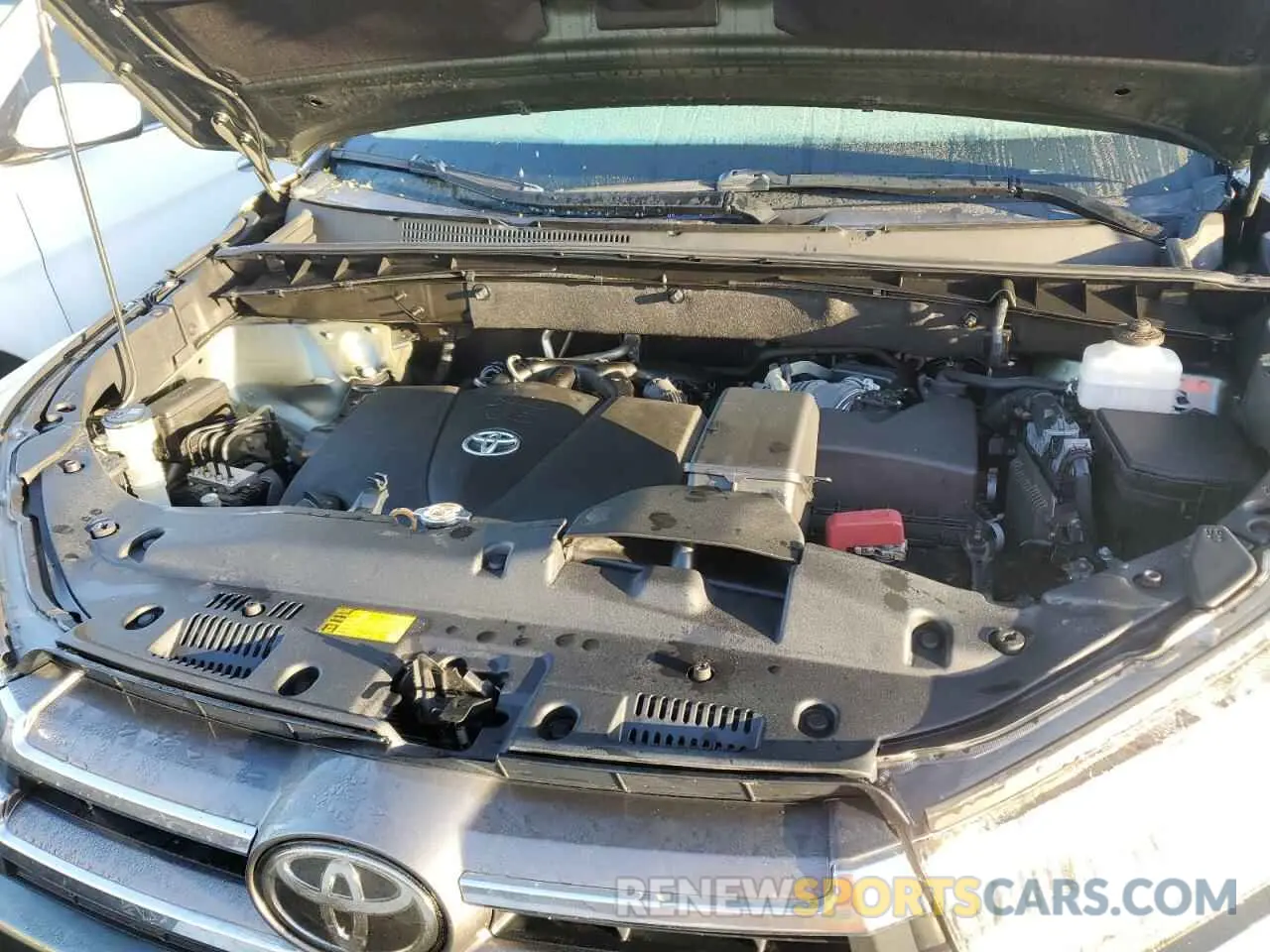12 Photograph of a damaged car 5TDYZRFH7KS335752 TOYOTA HIGHLANDER 2019
