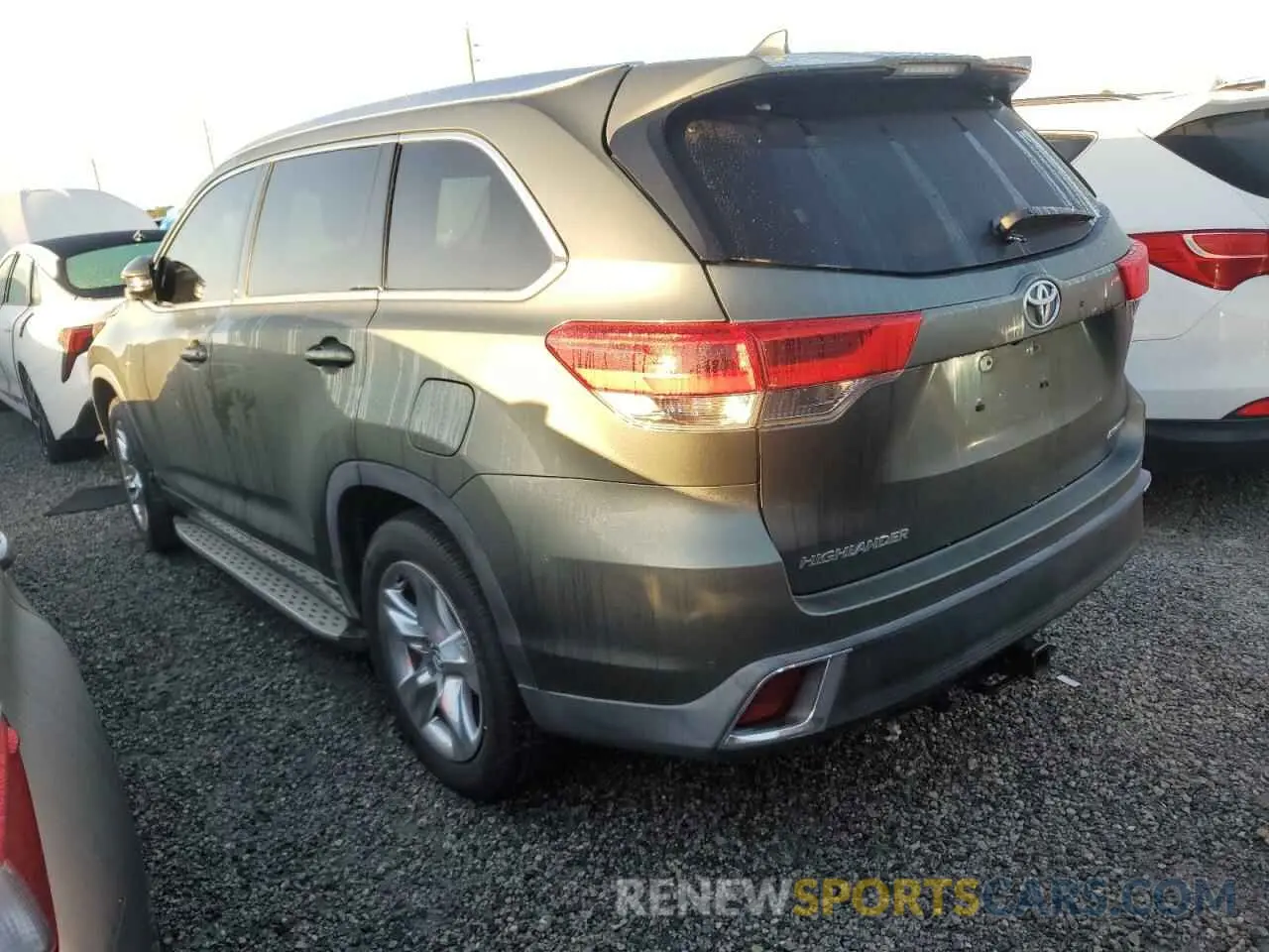 2 Photograph of a damaged car 5TDYZRFH7KS335752 TOYOTA HIGHLANDER 2019