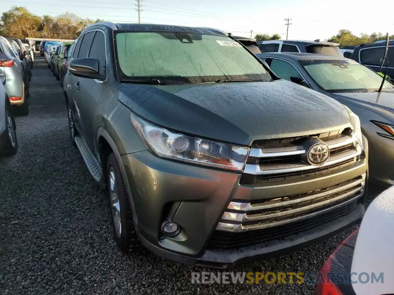 5 Photograph of a damaged car 5TDYZRFH7KS335752 TOYOTA HIGHLANDER 2019