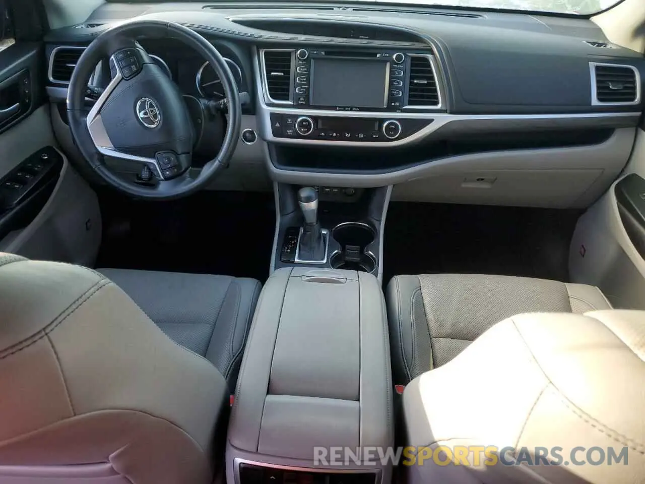 8 Photograph of a damaged car 5TDYZRFH7KS335752 TOYOTA HIGHLANDER 2019