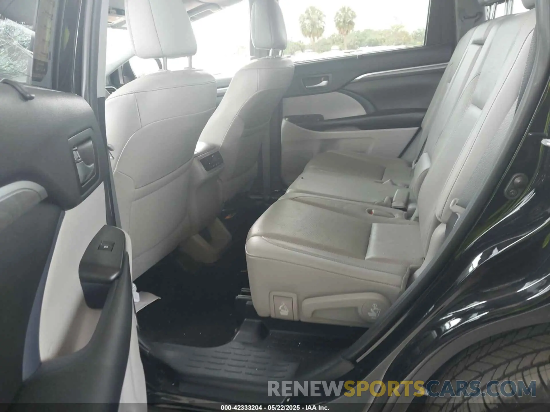 8 Photograph of a damaged car 5TDYZRFH8KS339051 TOYOTA HIGHLANDER 2019