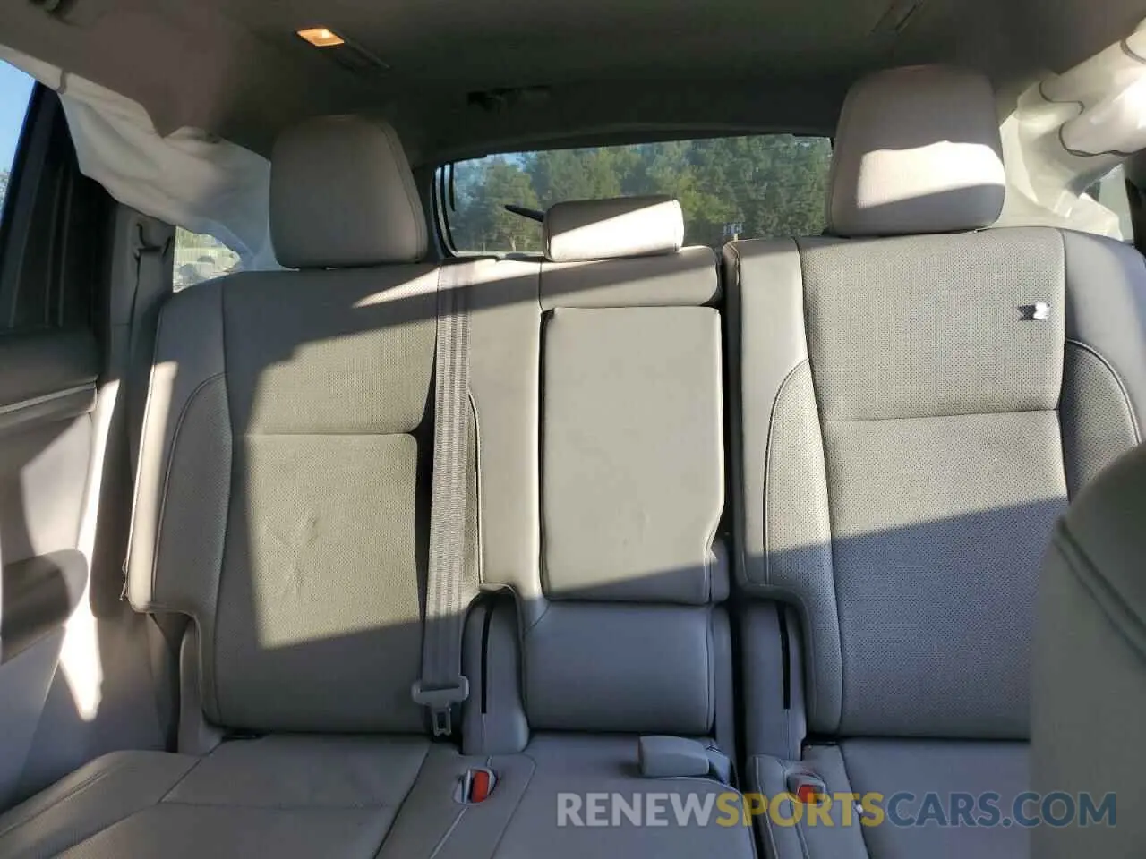 10 Photograph of a damaged car 5TDYZRFH8KS340877 TOYOTA HIGHLANDER 2019