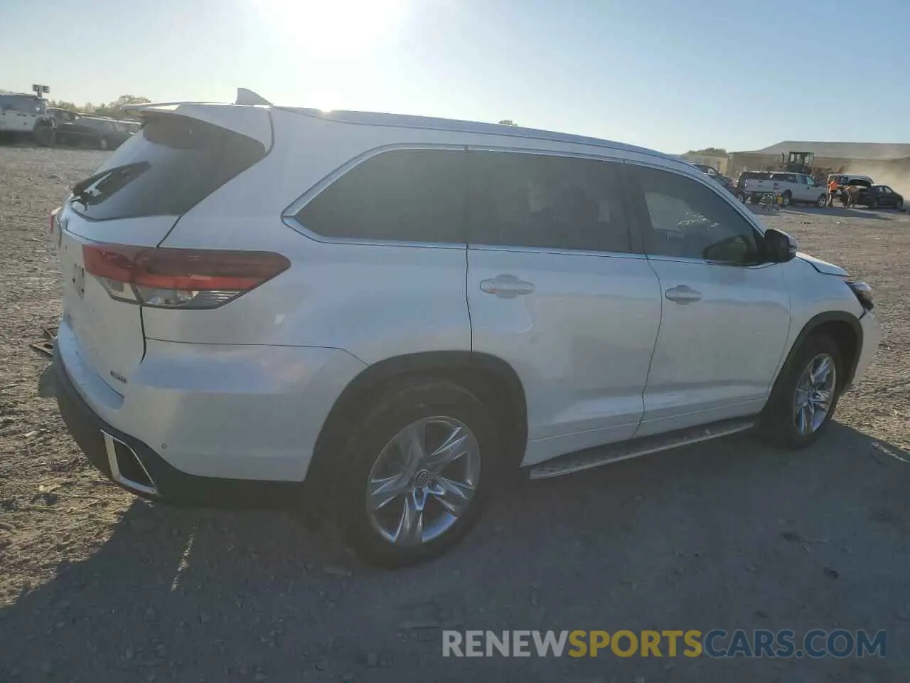 3 Photograph of a damaged car 5TDYZRFH8KS340877 TOYOTA HIGHLANDER 2019