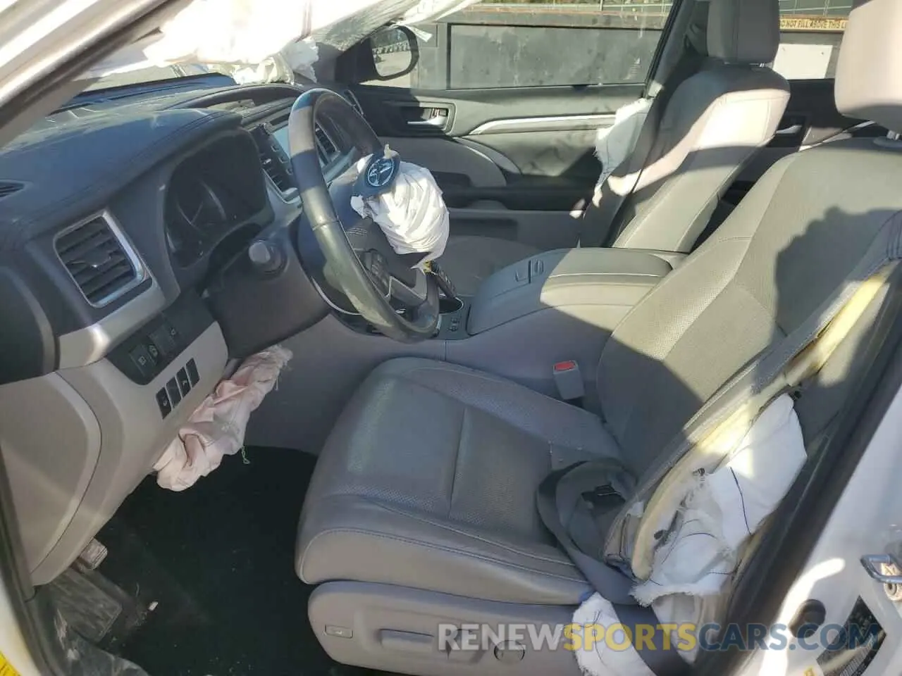 7 Photograph of a damaged car 5TDYZRFH8KS340877 TOYOTA HIGHLANDER 2019