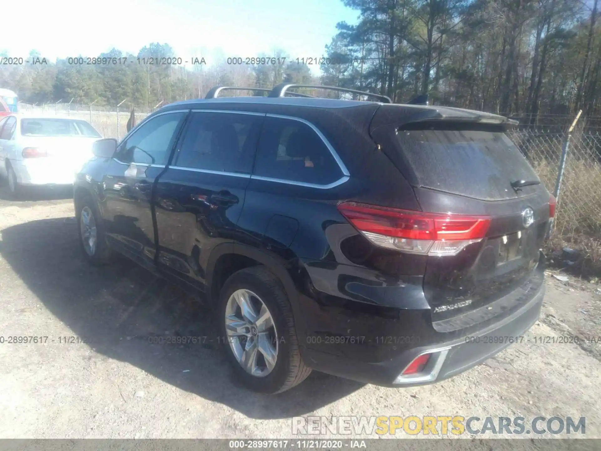 3 Photograph of a damaged car 5TDYZRFH8KS352365 TOYOTA HIGHLANDER 2019