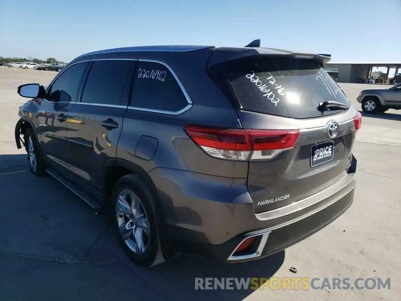 3 Photograph of a damaged car 5TDYZRFH8KS356769 TOYOTA HIGHLANDER 2019