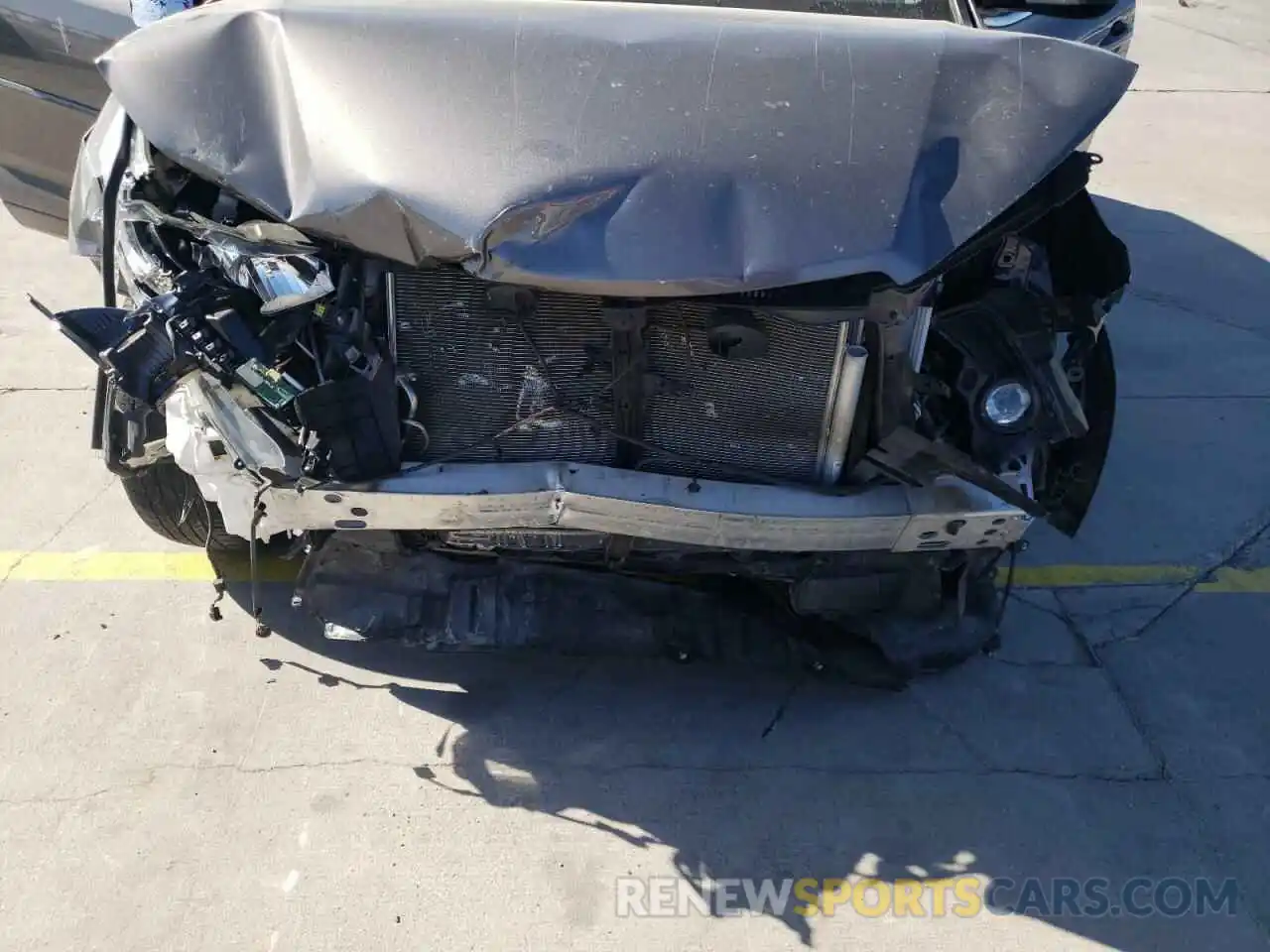 9 Photograph of a damaged car 5TDYZRFH8KS356769 TOYOTA HIGHLANDER 2019