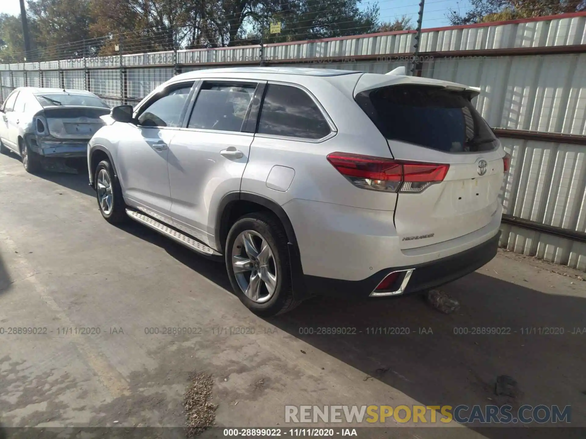 3 Photograph of a damaged car 5TDYZRFH8KS363057 TOYOTA HIGHLANDER 2019