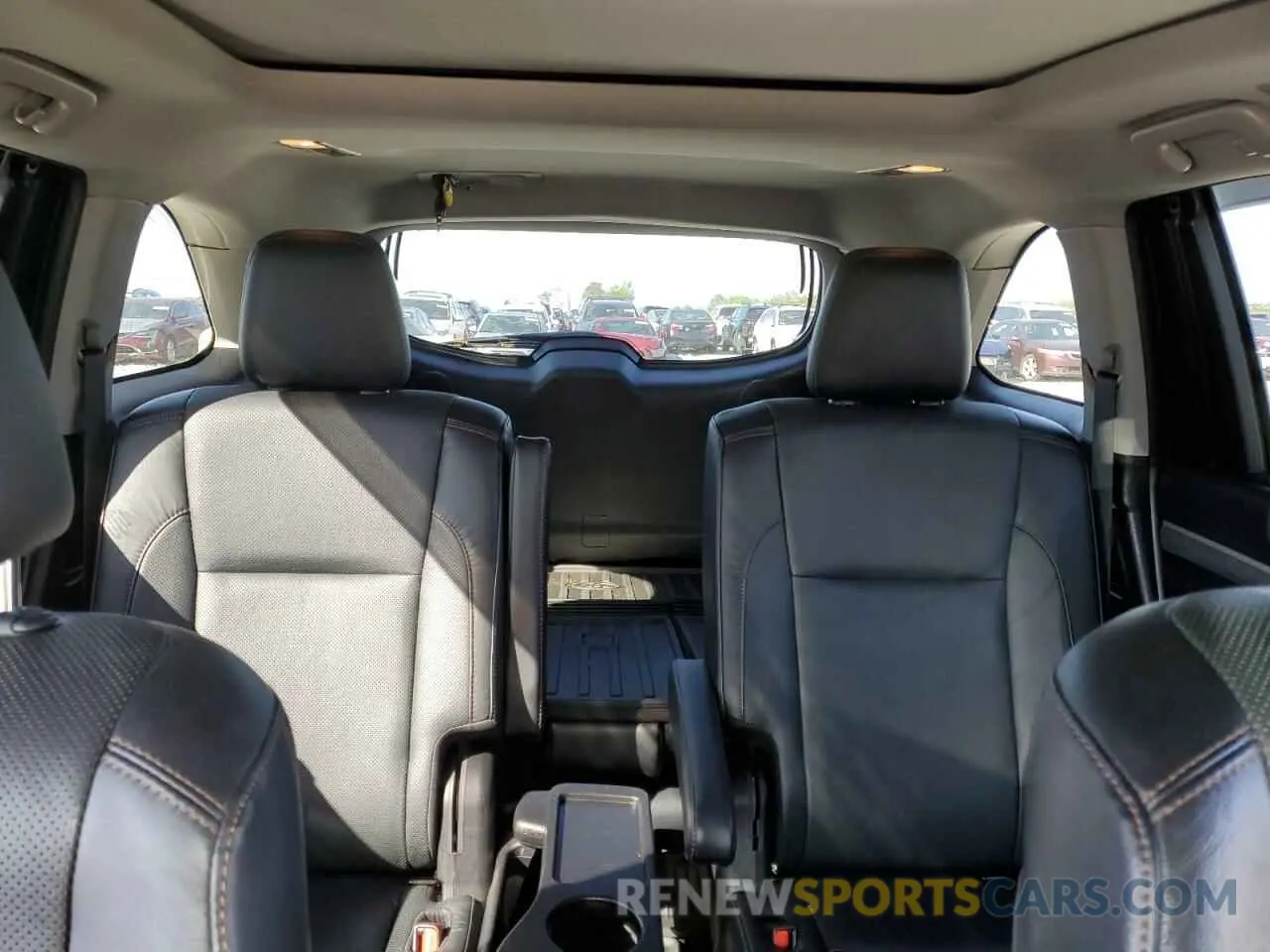 10 Photograph of a damaged car 5TDYZRFH8KS363172 TOYOTA HIGHLANDER 2019