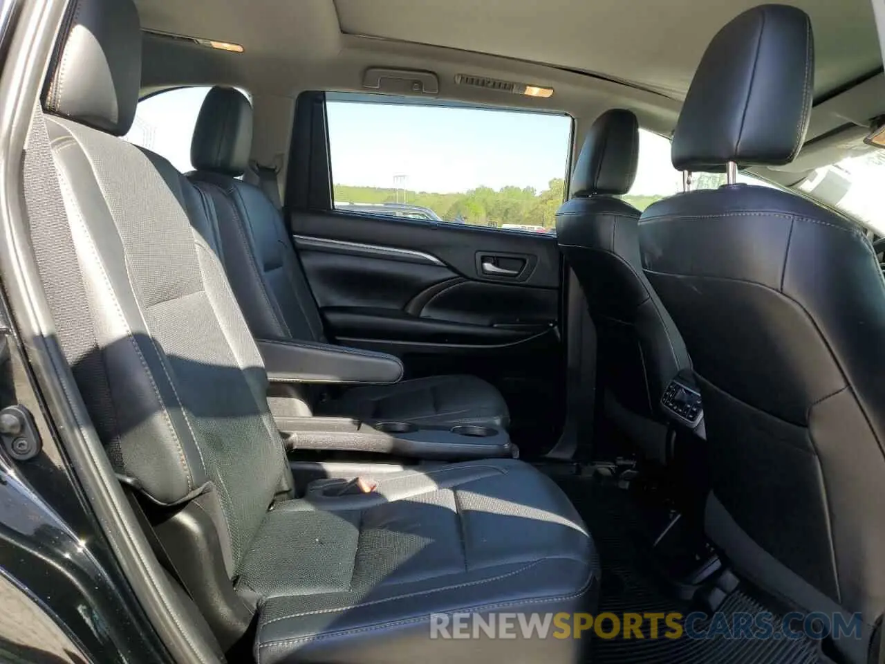 11 Photograph of a damaged car 5TDYZRFH8KS363172 TOYOTA HIGHLANDER 2019