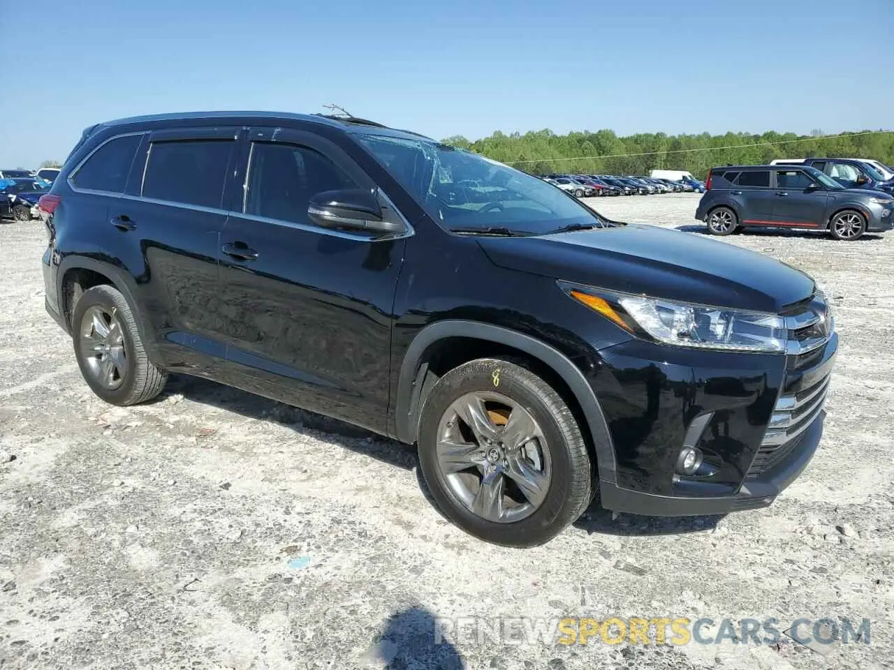 4 Photograph of a damaged car 5TDYZRFH8KS363172 TOYOTA HIGHLANDER 2019