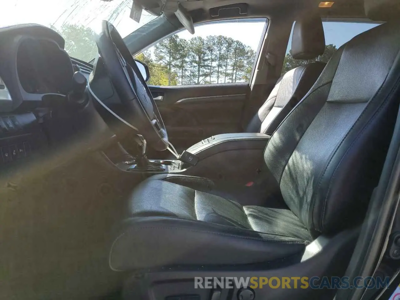 7 Photograph of a damaged car 5TDYZRFH8KS363172 TOYOTA HIGHLANDER 2019
