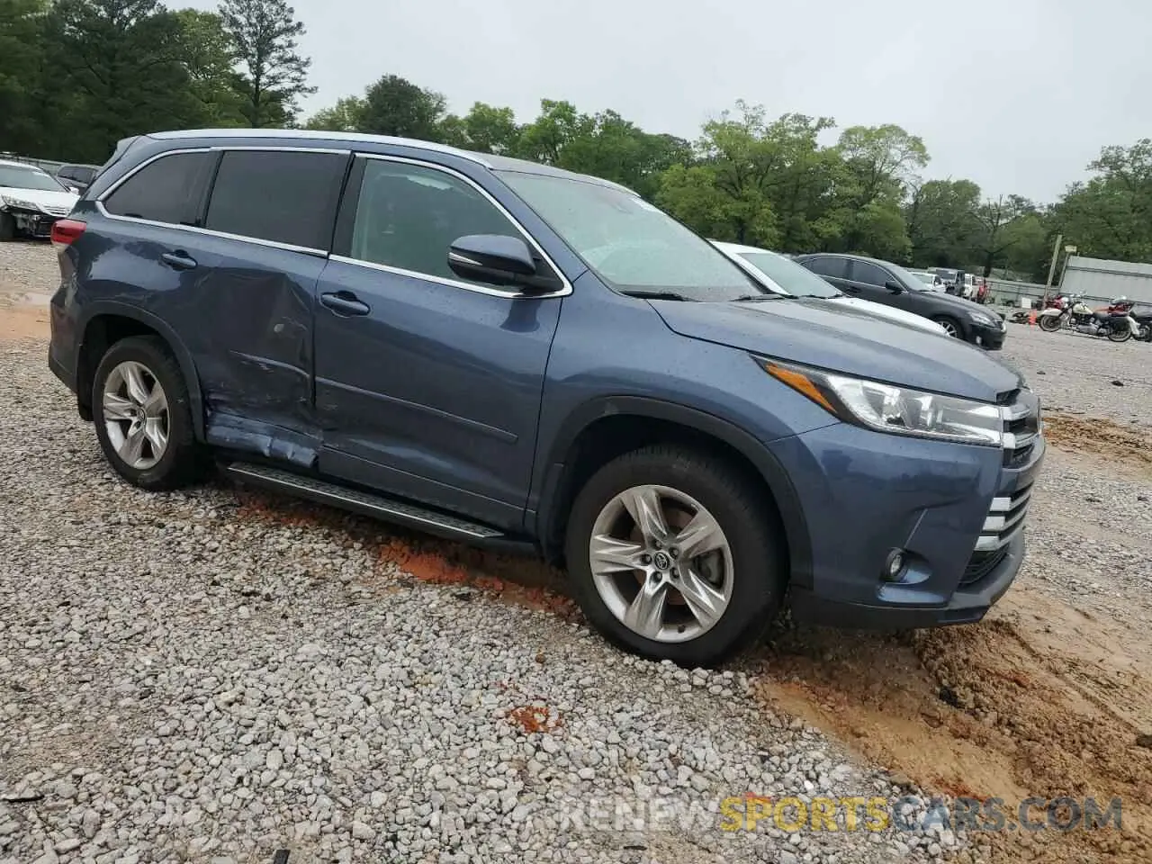 4 Photograph of a damaged car 5TDYZRFH8KS364953 TOYOTA HIGHLANDER 2019