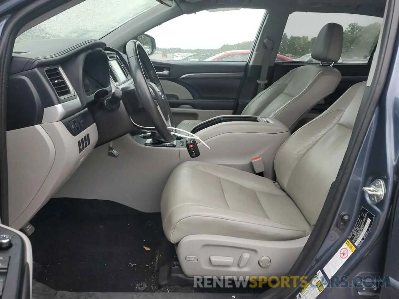 7 Photograph of a damaged car 5TDYZRFH8KS364953 TOYOTA HIGHLANDER 2019