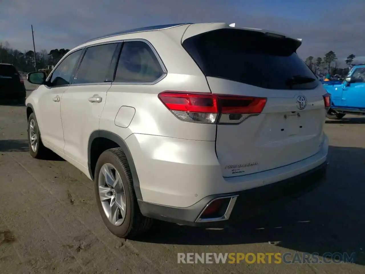 3 Photograph of a damaged car 5TDYZRFH8KS365584 TOYOTA HIGHLANDER 2019