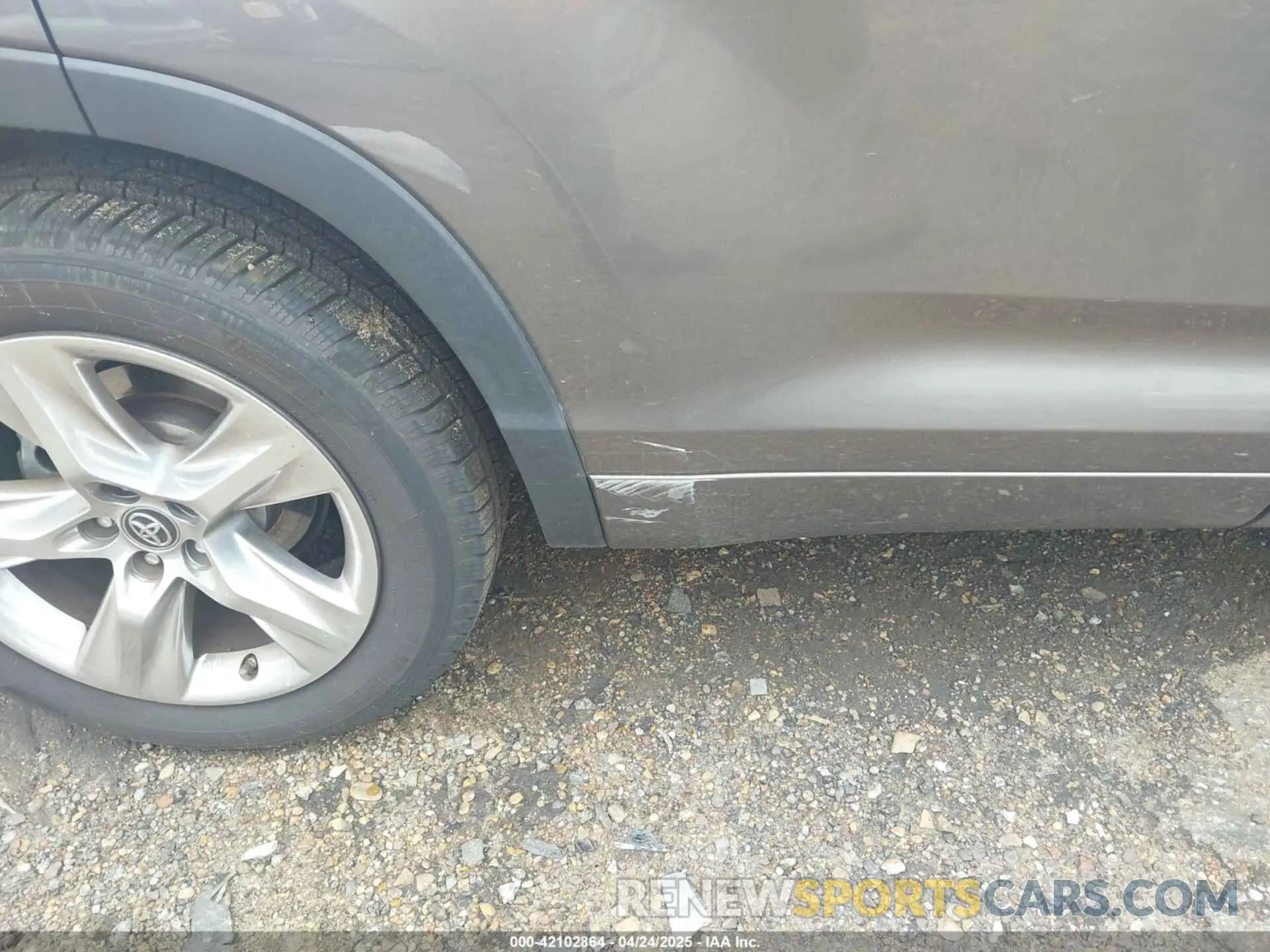 17 Photograph of a damaged car 5TDYZRFH9KS300288 TOYOTA HIGHLANDER 2019