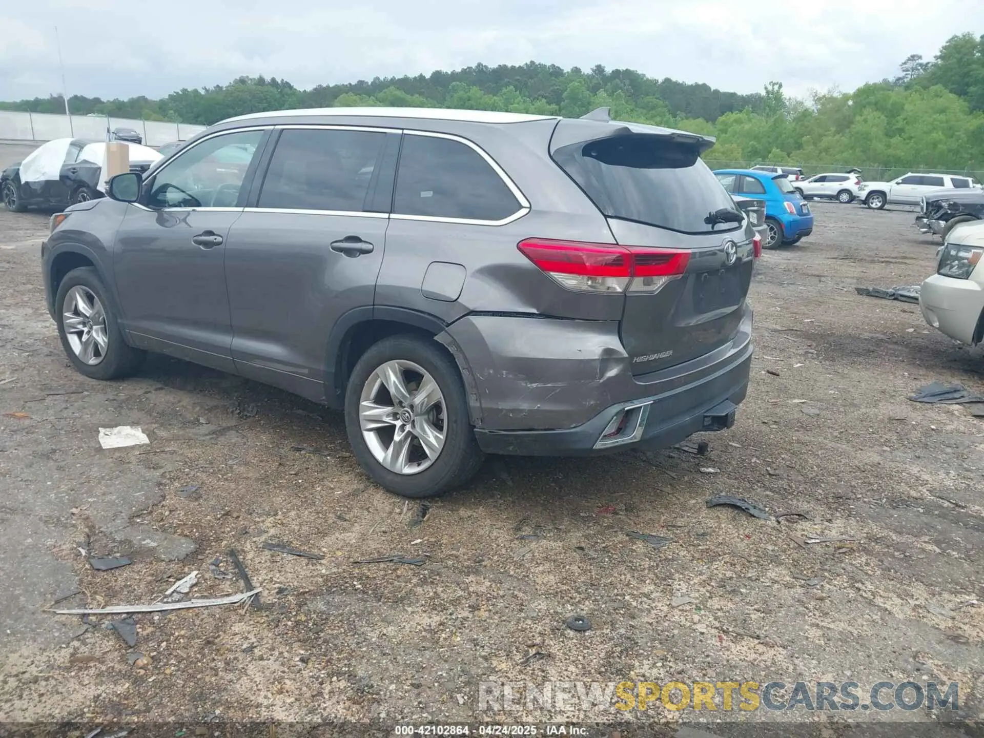 3 Photograph of a damaged car 5TDYZRFH9KS300288 TOYOTA HIGHLANDER 2019