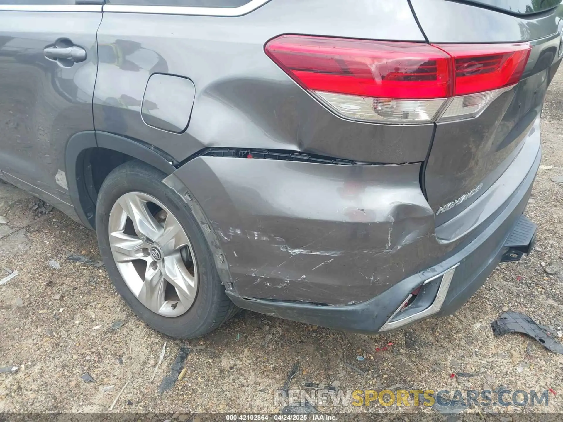 6 Photograph of a damaged car 5TDYZRFH9KS300288 TOYOTA HIGHLANDER 2019