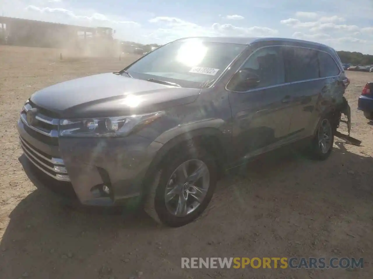 2 Photograph of a damaged car 5TDYZRFH9KS318676 TOYOTA HIGHLANDER 2019