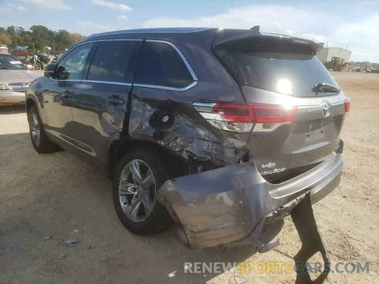 3 Photograph of a damaged car 5TDYZRFH9KS318676 TOYOTA HIGHLANDER 2019