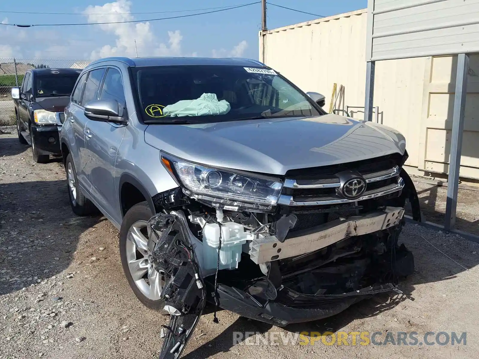 1 Photograph of a damaged car 5TDYZRFH9KS328611 TOYOTA HIGHLANDER 2019